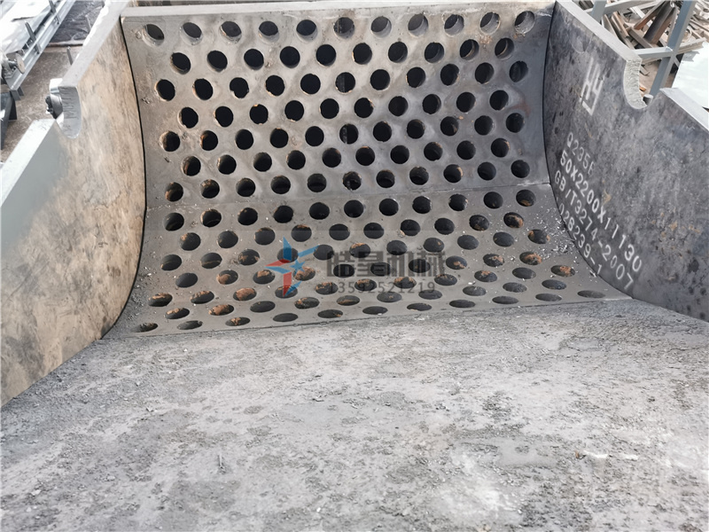 鋁型材破碎機(jī)底部篩板部分 鋁型材破碎機(jī)底部<a target='_blank'><span>篩板</span></a>部分